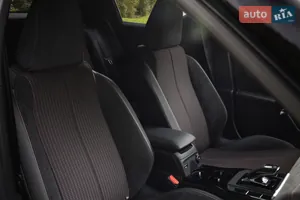 Отделка сидений черной тканью